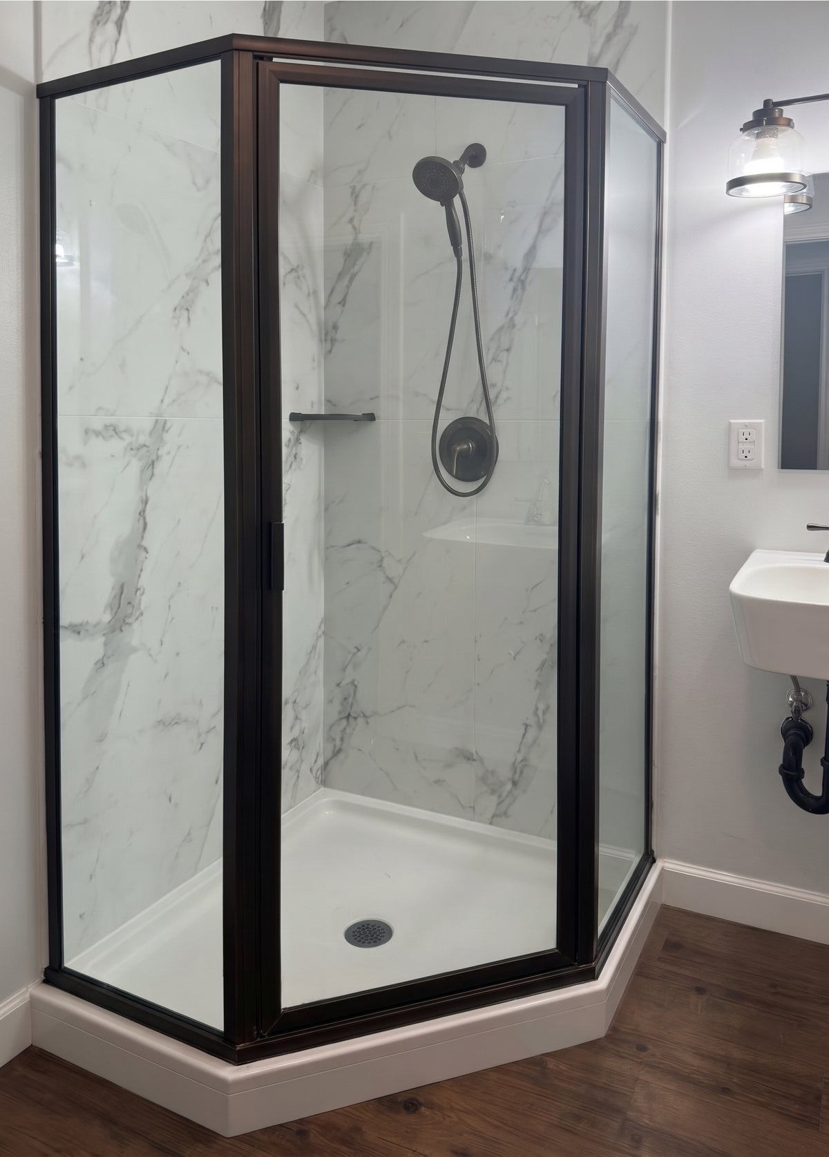 Corner Shower 20" x 24" x 68"