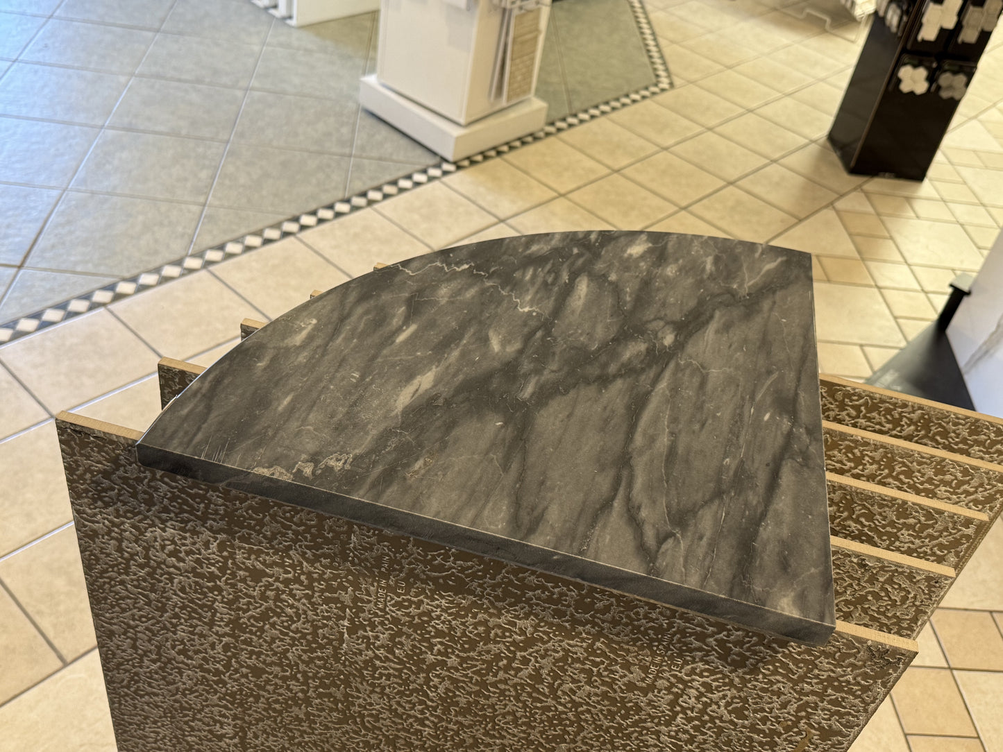 Versilis Night 18" Seat Polished