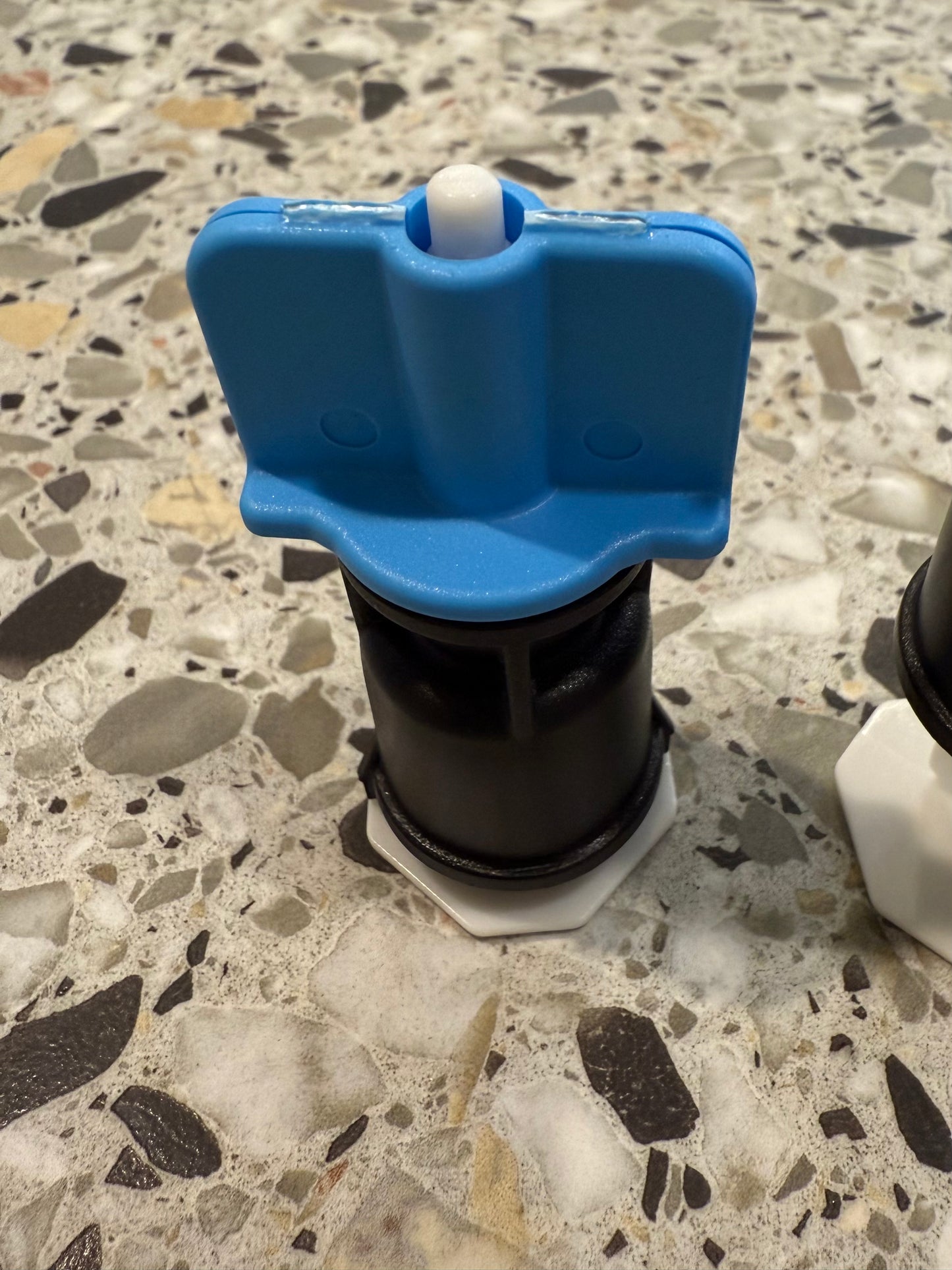 Simple Accurate Leveling System Caps