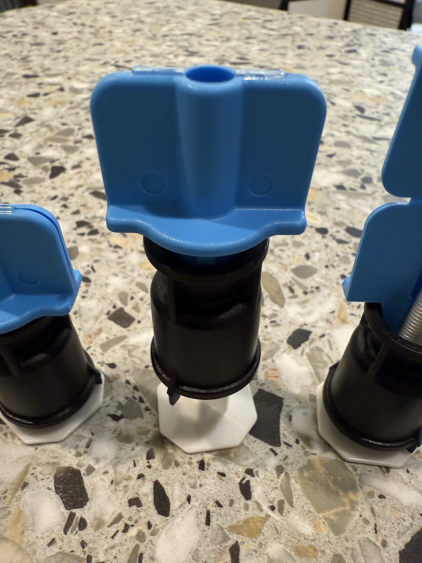 Simple Accurate Leveling System Caps