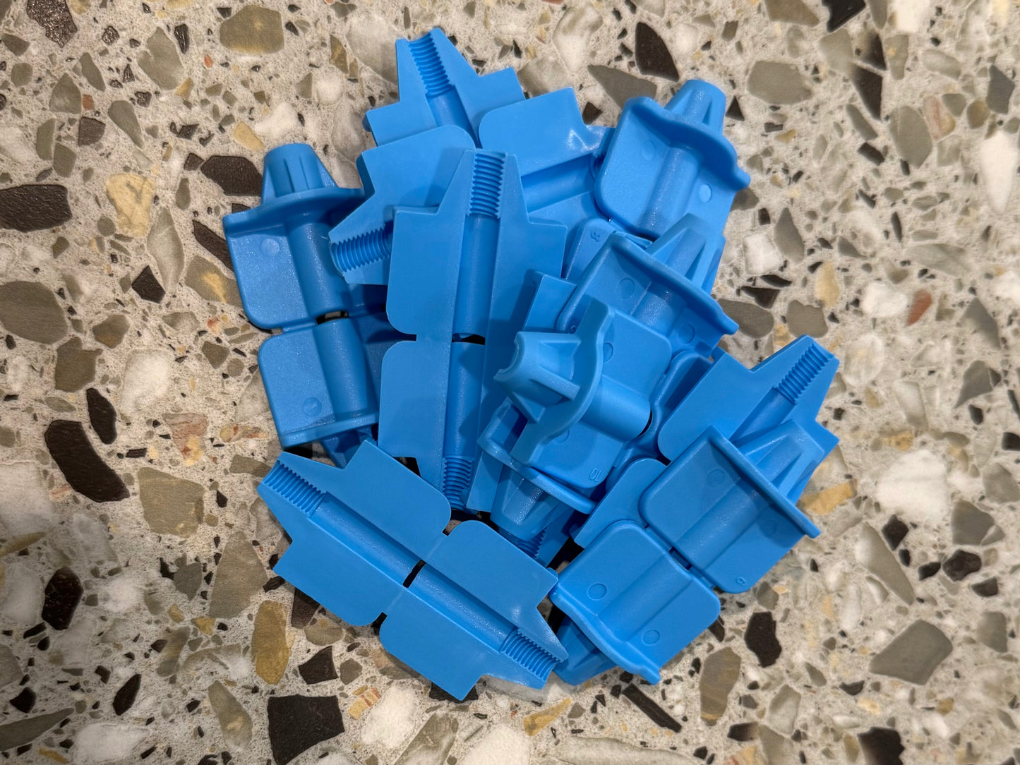 Simple Accurate Leveling System Caps