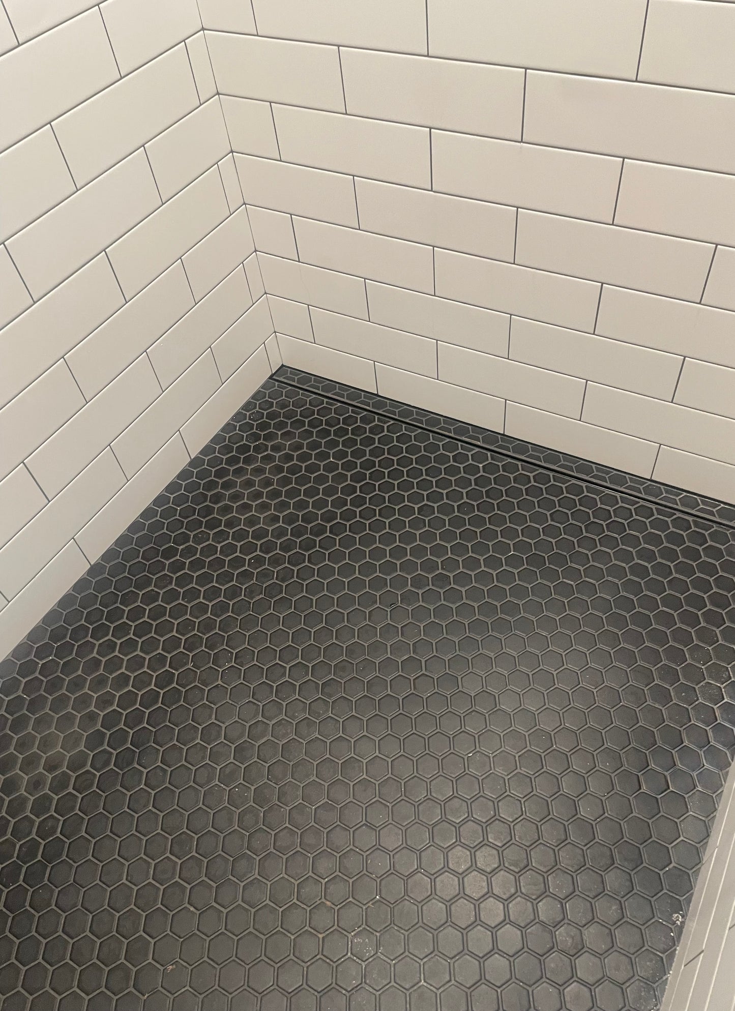 Black Hexagon 1½x1½ Matte