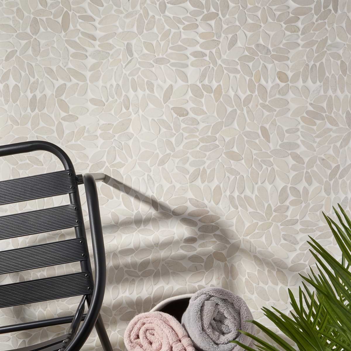 Pebblestone Flower Lovina White Tumbled